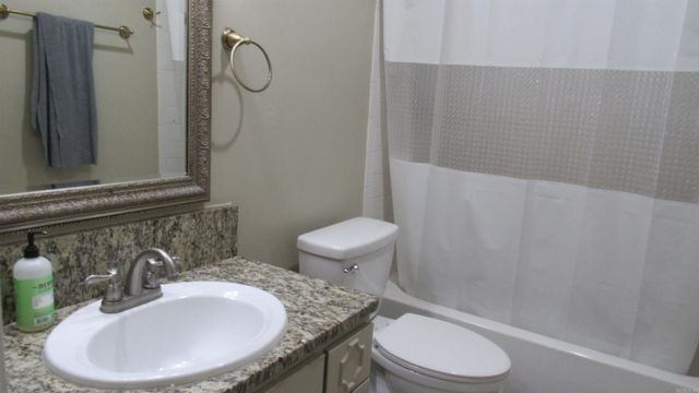 518 Green Mountain Cir Apt 16, Little Rock, AR 72211