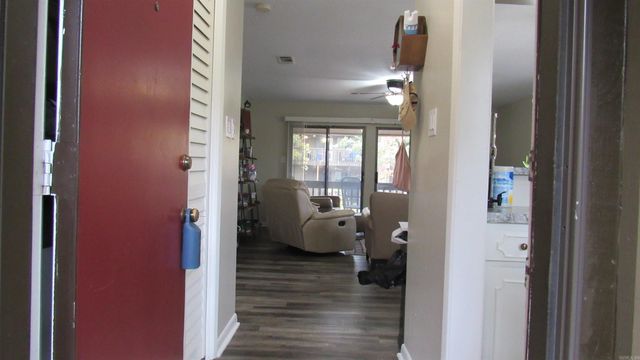 518 Green Mountain Cir Apt 16, Little Rock, AR 72211