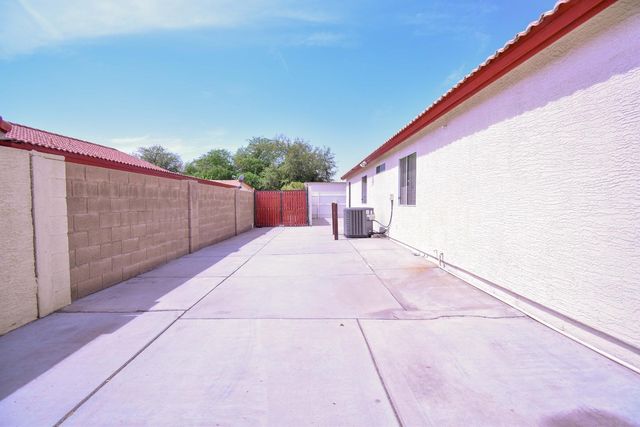 6780 N 74th Drive, Glendale, AZ 85303