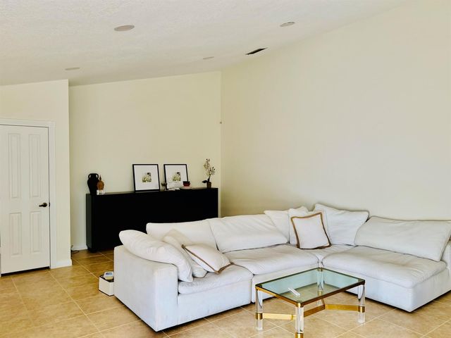 3504 Lakemont Court 35d, Palm Beach Gardens, FL 33403