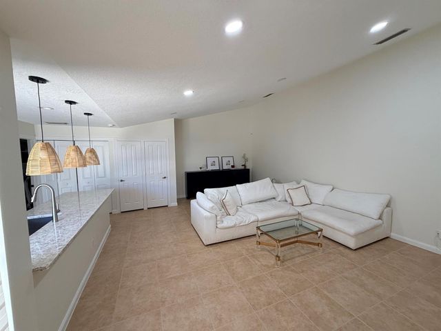 3504 Lakemont Court 35d, Palm Beach Gardens, FL 33403