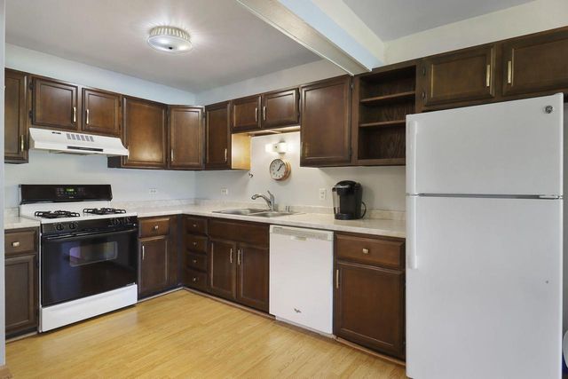 12702 64th AVENUE, Pleasant Prairie, WI 53158
