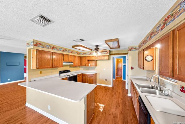 119 VILLAGE PATH, Castroville, TX 78009