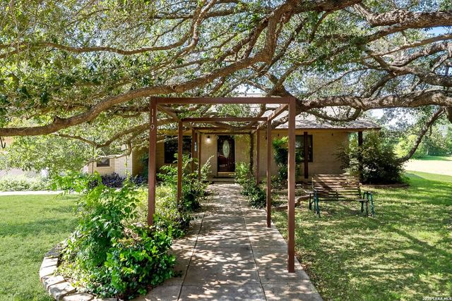 119 VILLAGE PATH, Castroville, TX 78009