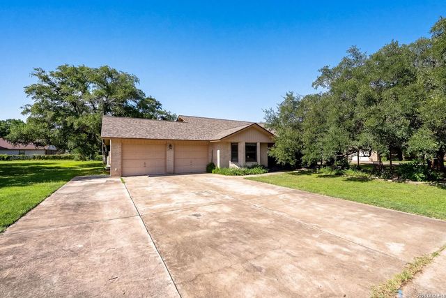 119 VILLAGE PATH, Castroville, TX 78009
