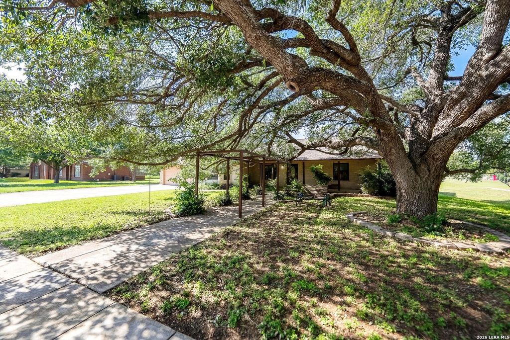 119 VILLAGE PATH, Castroville, TX 78009