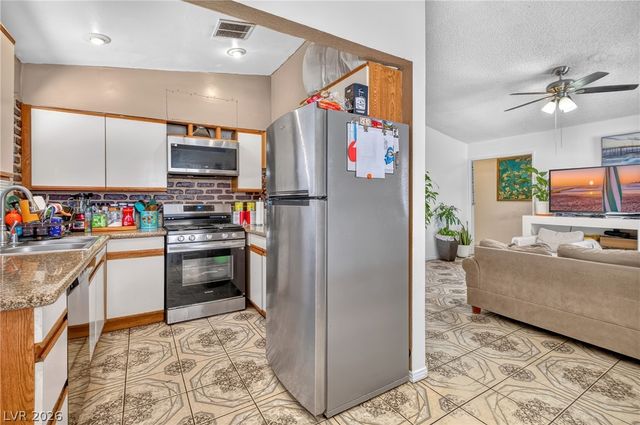 2224 La Sombra Street, Las Vegas, NV 89108