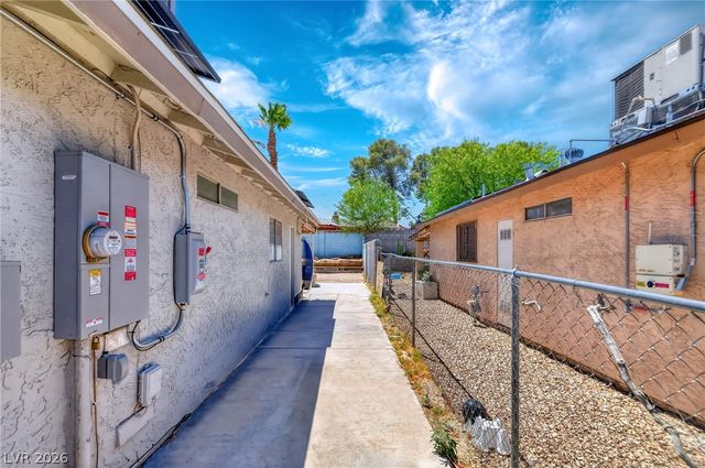 2224 La Sombra Street, Las Vegas, NV 89108