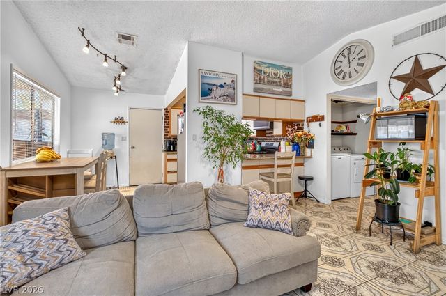 2224 La Sombra Street, Las Vegas, NV 89108
