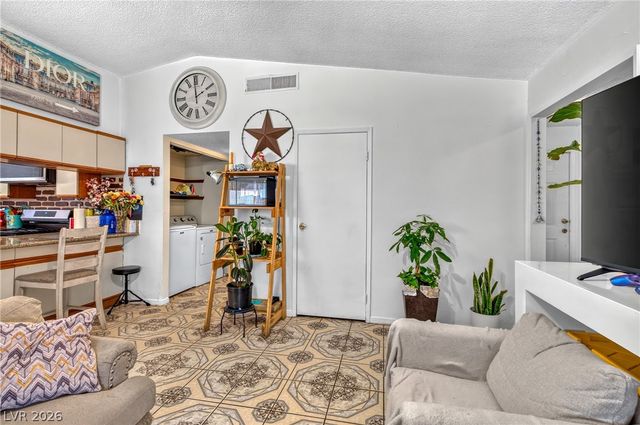 2224 La Sombra Street, Las Vegas, NV 89108