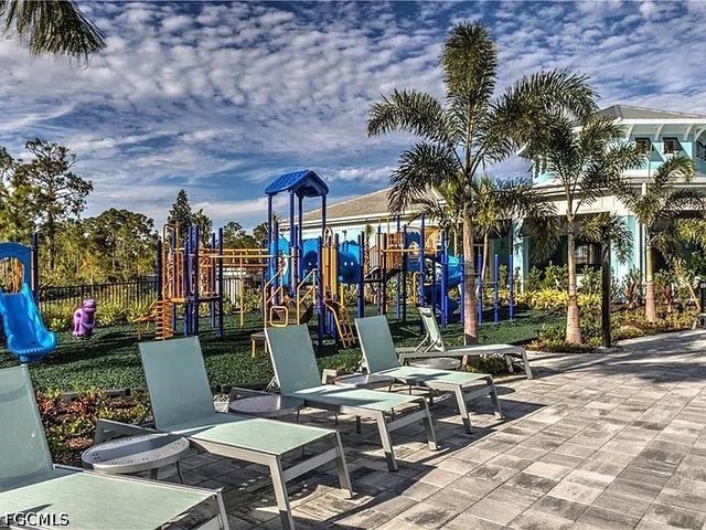2739 Merida LN, Cape Coral, FL 33909