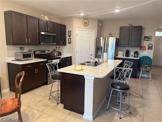 2739 Merida LN, Cape Coral, FL 33909