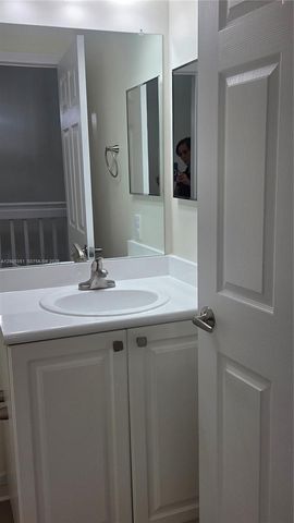 5440 NW 107th Ave 211, Doral, FL 33178