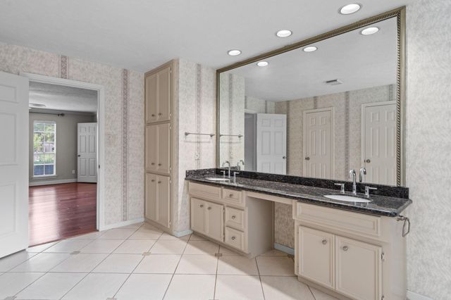 7414 Starbridge Drive, Houston, TX 77095