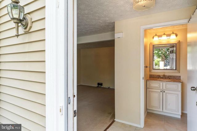 7973 TYSON OAKS CIR, Vienna, VA 22182