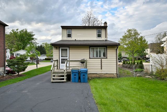 586 W Armitage Avenue, Elmhurst, IL 60126
