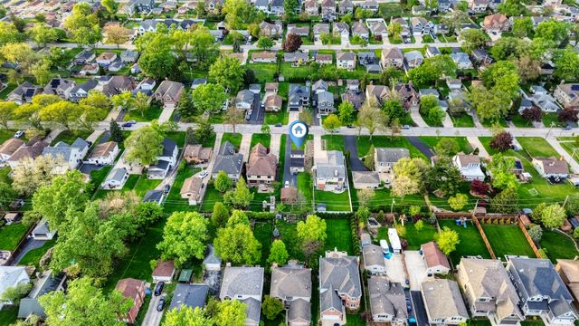586 W Armitage Avenue, Elmhurst, IL 60126