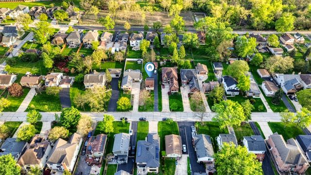 586 W Armitage Avenue, Elmhurst, IL 60126