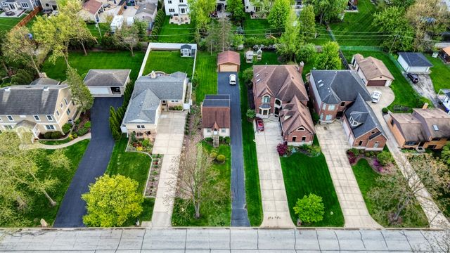 586 W Armitage Avenue, Elmhurst, IL 60126