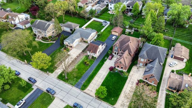 586 W Armitage Avenue, Elmhurst, IL 60126