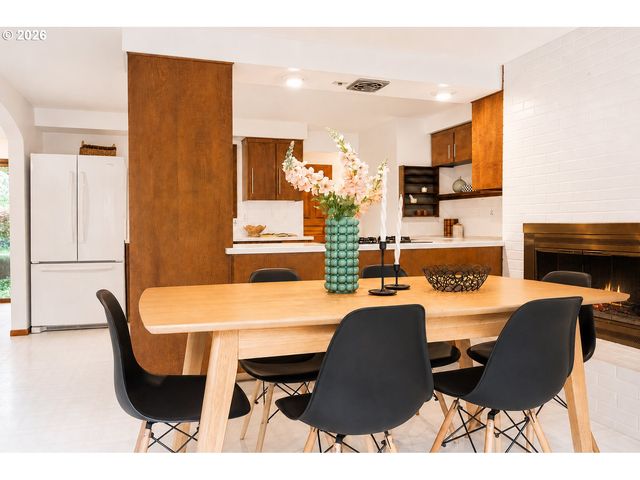 145 S RIDGE Dr, Portland, OR 97219