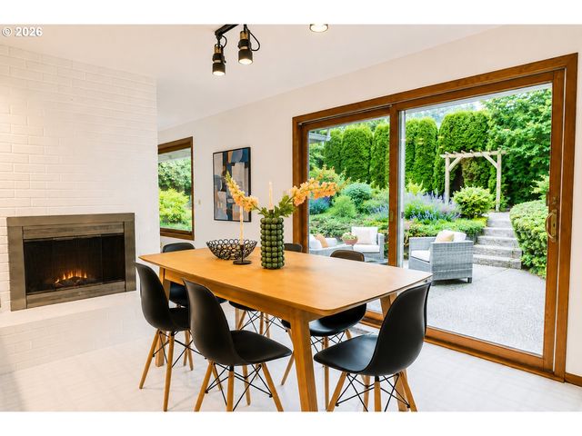 145 S RIDGE Dr, Portland, OR 97219