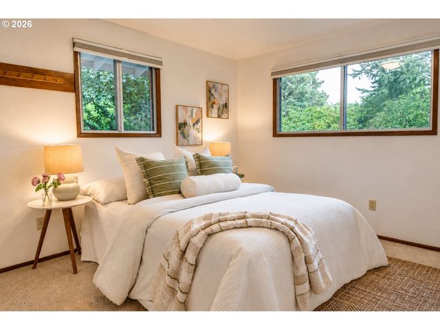 145 S RIDGE Dr, Portland, OR 97219