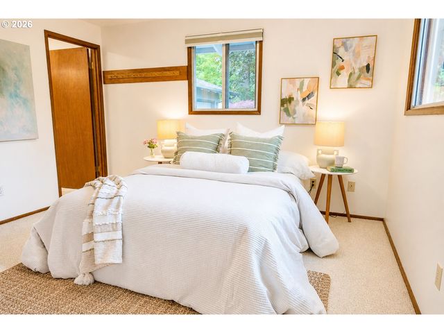145 S RIDGE Dr, Portland, OR 97219