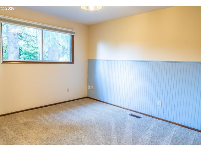 145 S RIDGE Dr, Portland, OR 97219