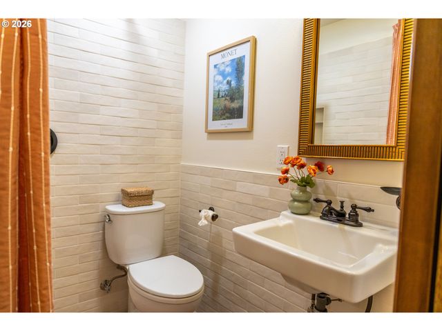 145 S RIDGE Dr, Portland, OR 97219