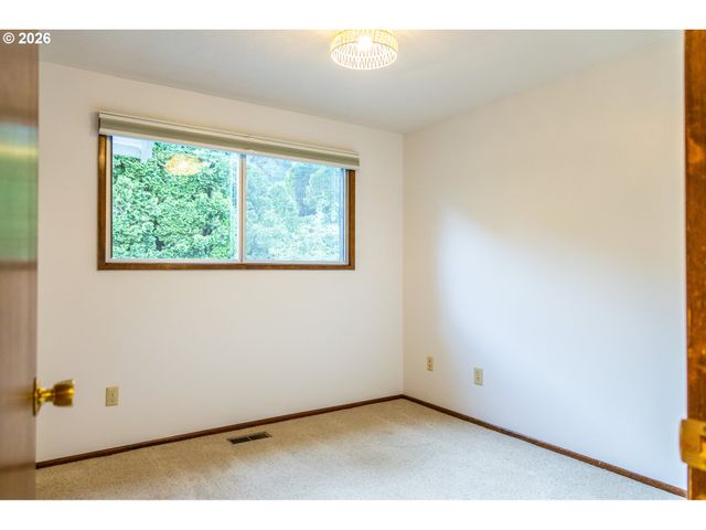145 S RIDGE Dr, Portland, OR 97219