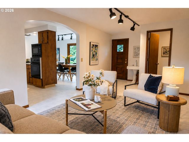 145 S RIDGE Dr, Portland, OR 97219