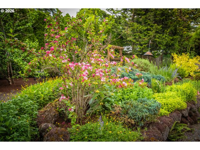 145 S RIDGE Dr, Portland, OR 97219