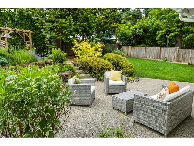 145 S RIDGE Dr, Portland, OR 97219