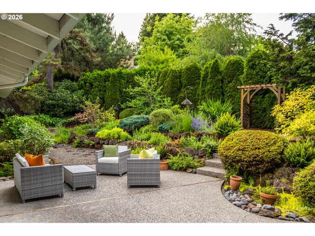 145 S RIDGE Dr, Portland, OR 97219