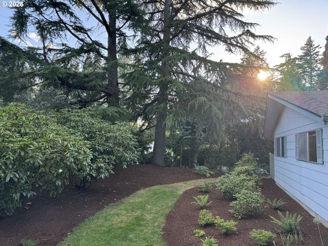 145 S RIDGE Dr, Portland, OR 97219