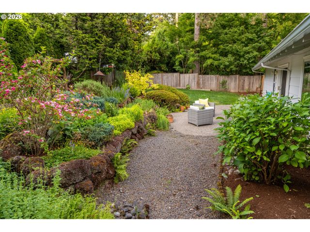 145 S RIDGE Dr, Portland, OR 97219