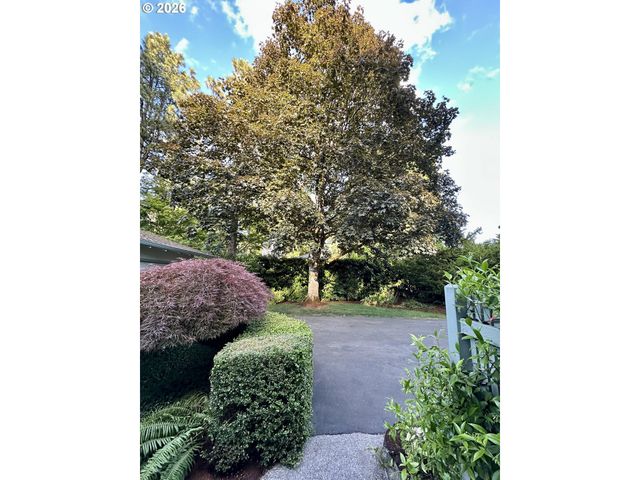 145 S RIDGE Dr, Portland, OR 97219