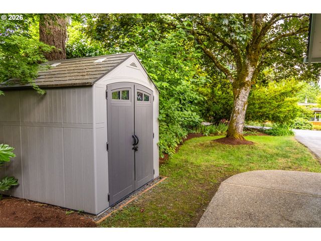 145 S RIDGE Dr, Portland, OR 97219