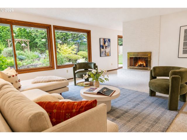 145 S RIDGE Dr, Portland, OR 97219