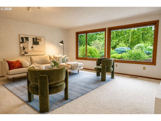145 S RIDGE Dr, Portland, OR 97219