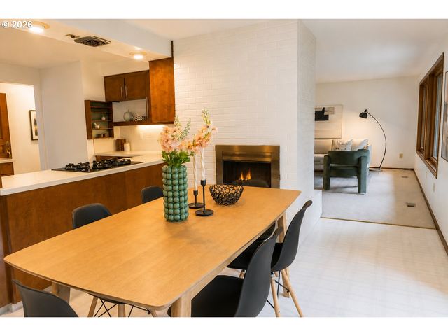 145 S RIDGE Dr, Portland, OR 97219