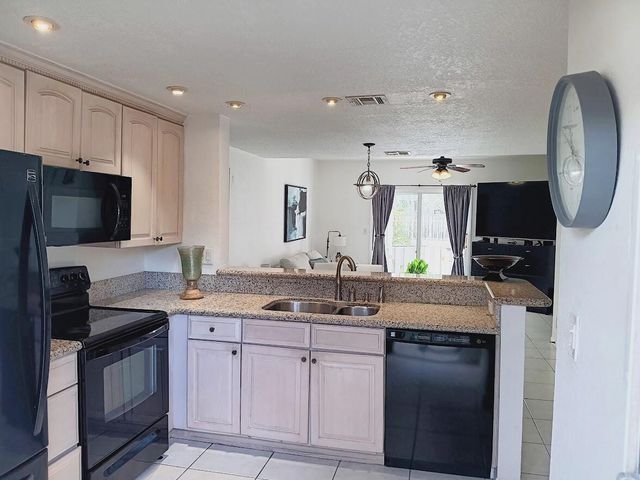 1827 NE 15th Avenue NE 1827, Fort Lauderdale, FL 33305
