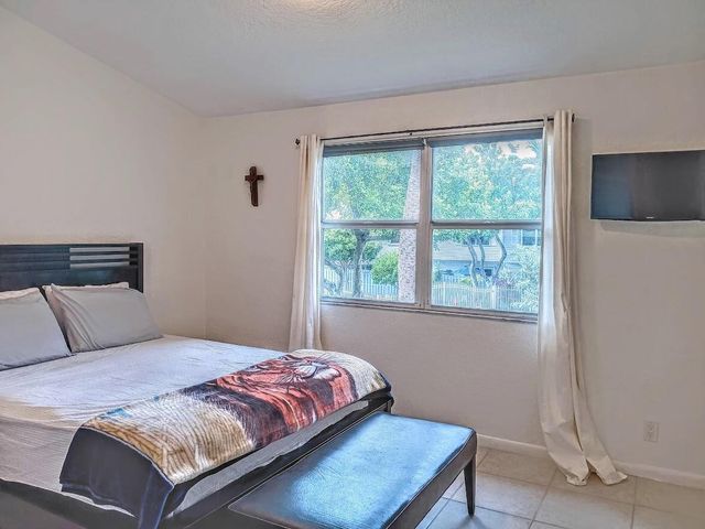 1827 NE 15th Avenue NE 1827, Fort Lauderdale, FL 33305