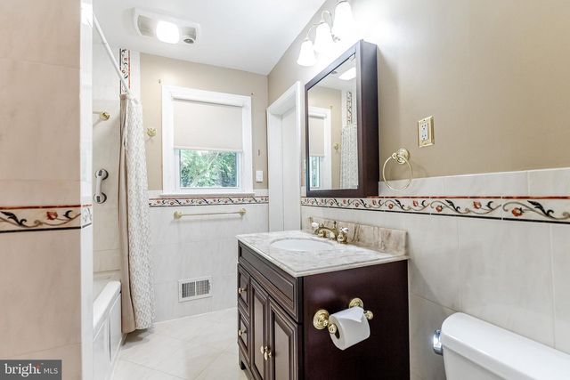 823 GRANDE LN, Hockessin, DE 19707