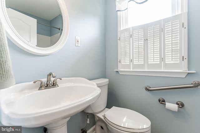 823 GRANDE LN, Hockessin, DE 19707