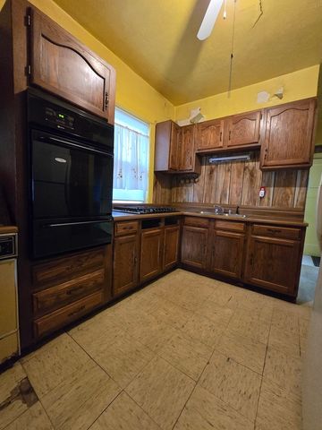 7554 S Saint Lawrence Avenue, Chicago, IL 60619