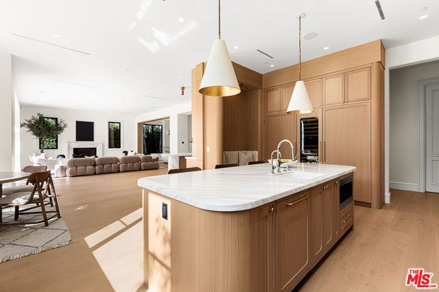 415 N Cliffwood Avenue, Los Angeles, CA 90049