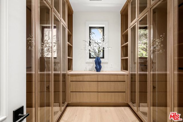 415 N Cliffwood Avenue, Los Angeles, CA 90049