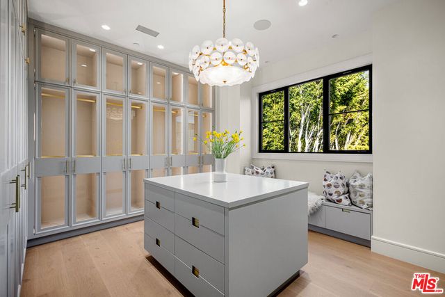 415 N Cliffwood Avenue, Los Angeles, CA 90049